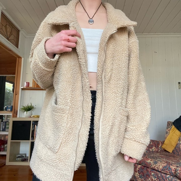 Oversized Teddy Jacket 🦋 - Picture 4 of 5